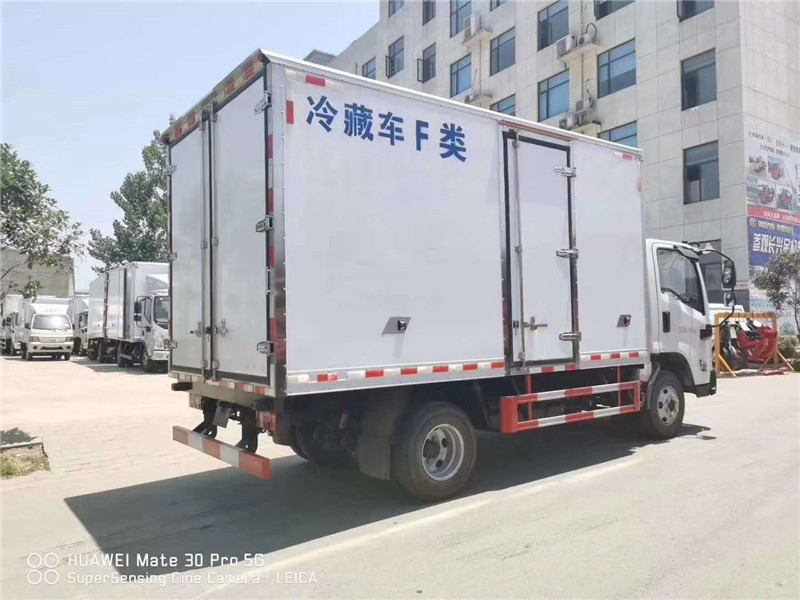 國(guó)六 江鈴凱運(yùn)4.2米藍(lán)牌冷藏車