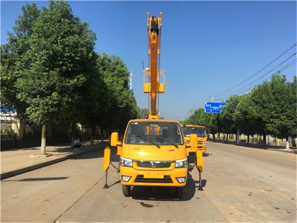 國六東風(fēng)途逸13.5米高空作業(yè)車