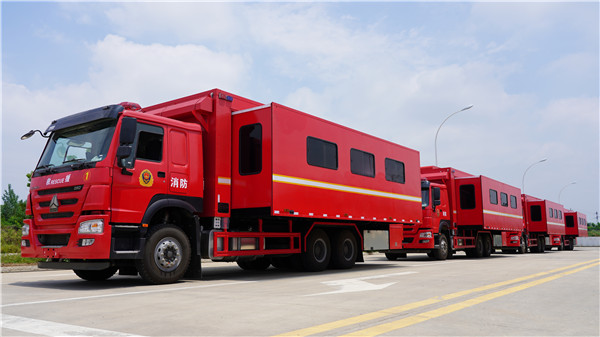 重汽豪沃后雙橋救援宿營(yíng)車（8-24人）